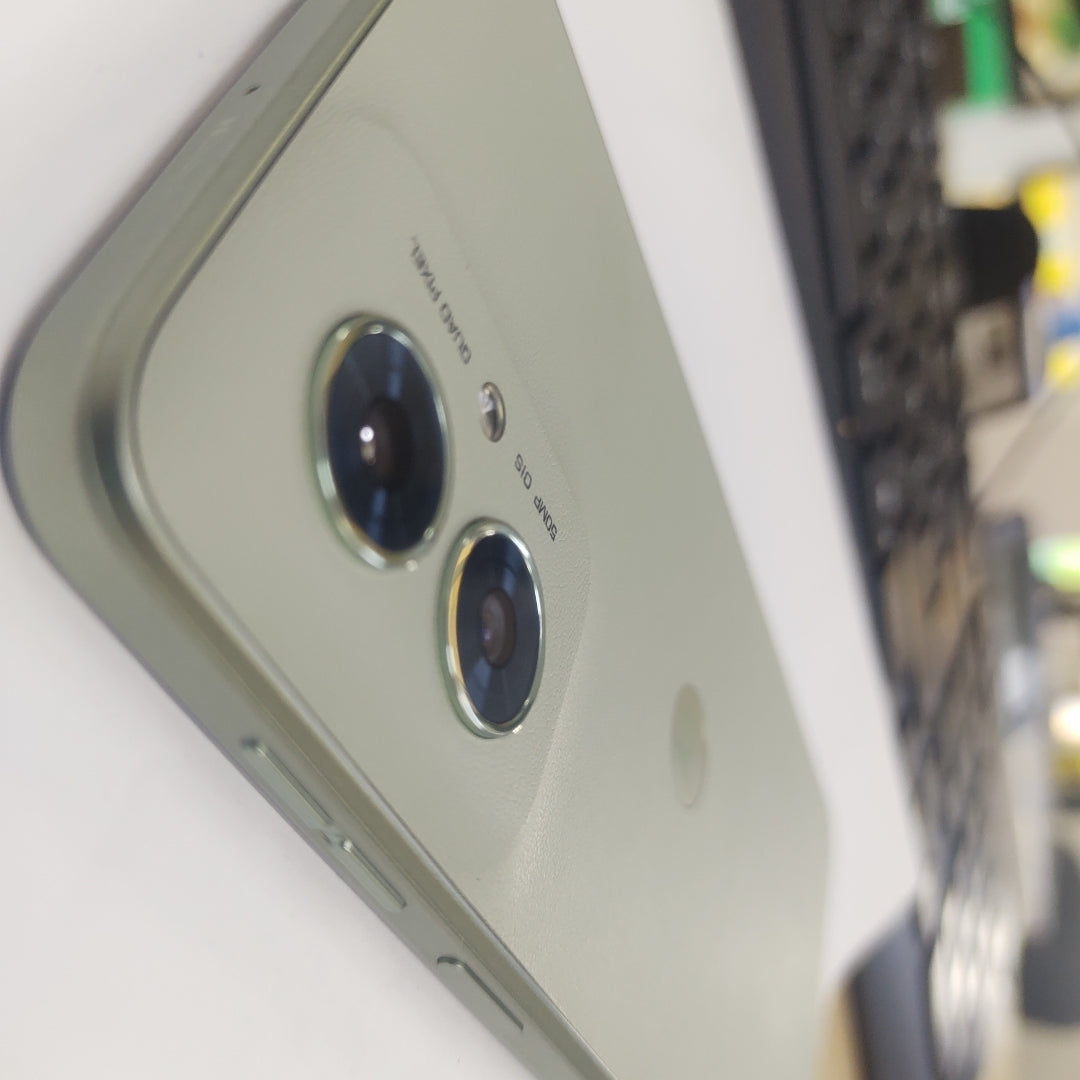 CELULAR MOTOROLA MOTO G55 5G XT2435-1(2024) 256 GB 8 GB RAM (SEMINUEVO)