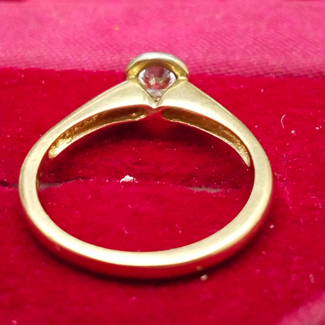 10023ANC00055B1341 FRD12 SOLITARIO CON BASE REDONDA BICELADA ORO 14K 2.5GRS (NUEVO)