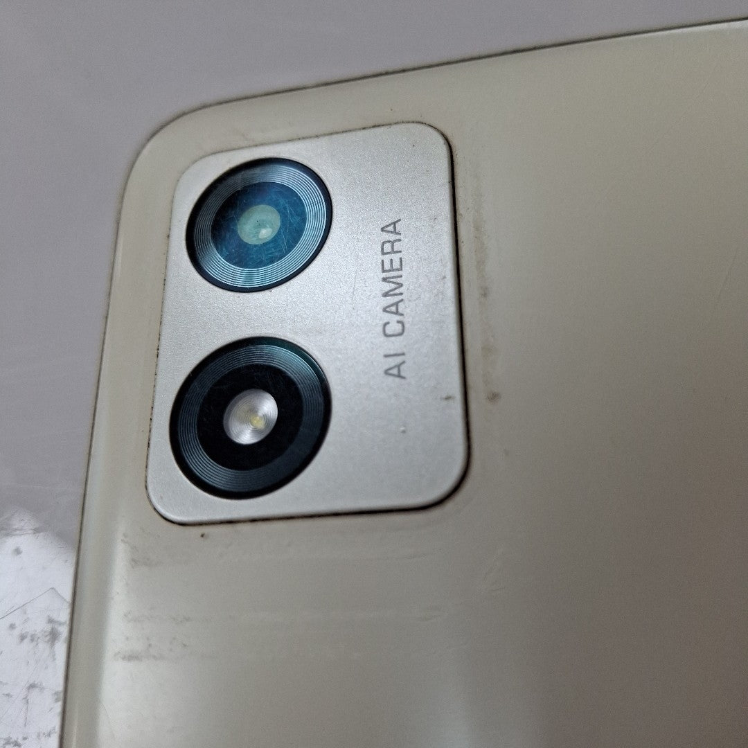 CELULAR MOTOROLA MOTO E13 XT2345-2 64 GB 2 GB RAM (SEMINUEVO)