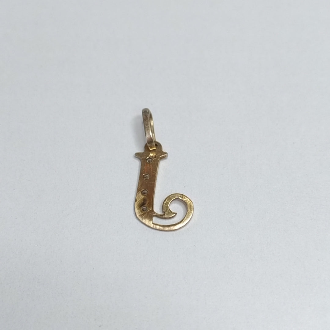 K1 0,40 GRMS 10 K ESPECIFICACIONES COMPLEMENTARIAS DIJE LETRA ¨J¨ (SEMINUEVO)