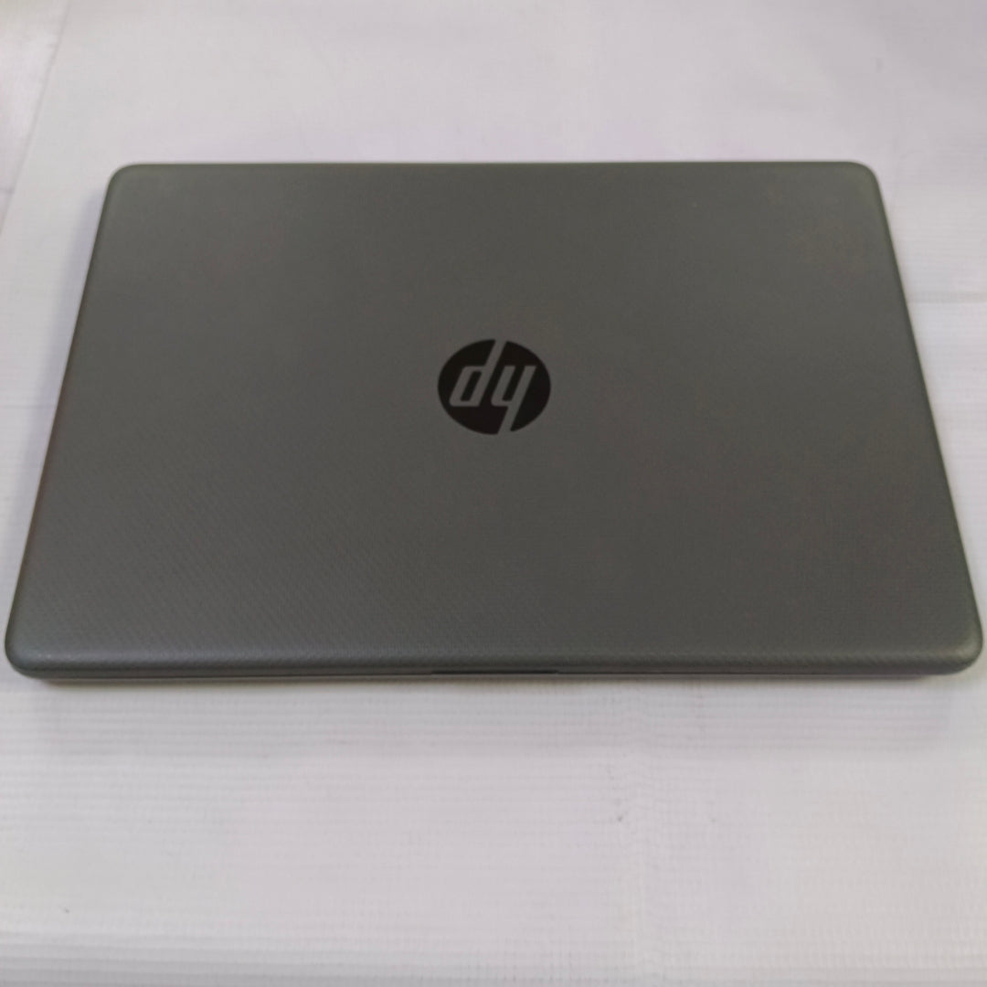 LAPTOP HP 240 G8 (2022) 512 GB SSD 8 GB RAM (SEMINUEVO)