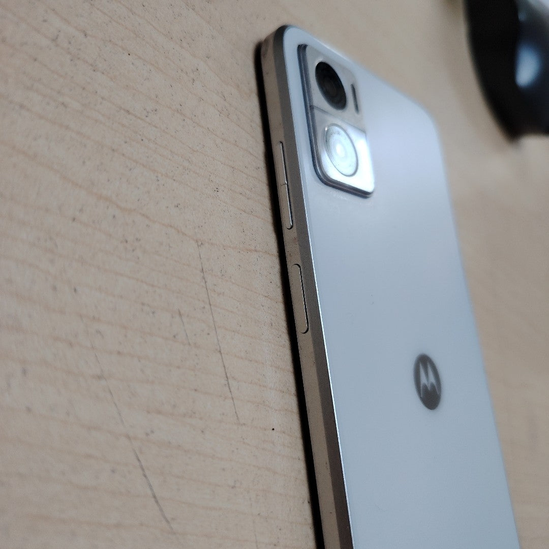 CELULAR MOTOROLA MOTO E22I XT2239-17 64 GB 2 GB RAM (SEMINUEVO)