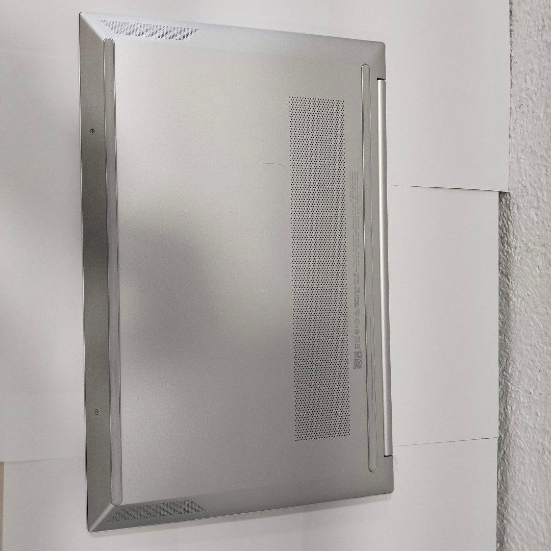 LAPTOP HP PAVILION 15-EH3002LA (2024) 512 GB SSD 16 GB RAM (SEMINUEVO)