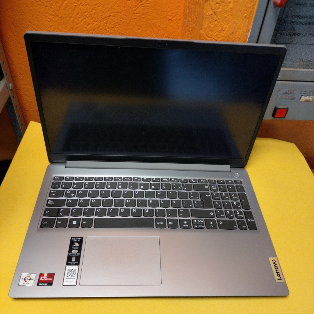 LAPTOP LENOVO IDEAPAD 1 15AMN7 (2024) 256 GB SSD 8 GB RAM (SEMINUEVO)
