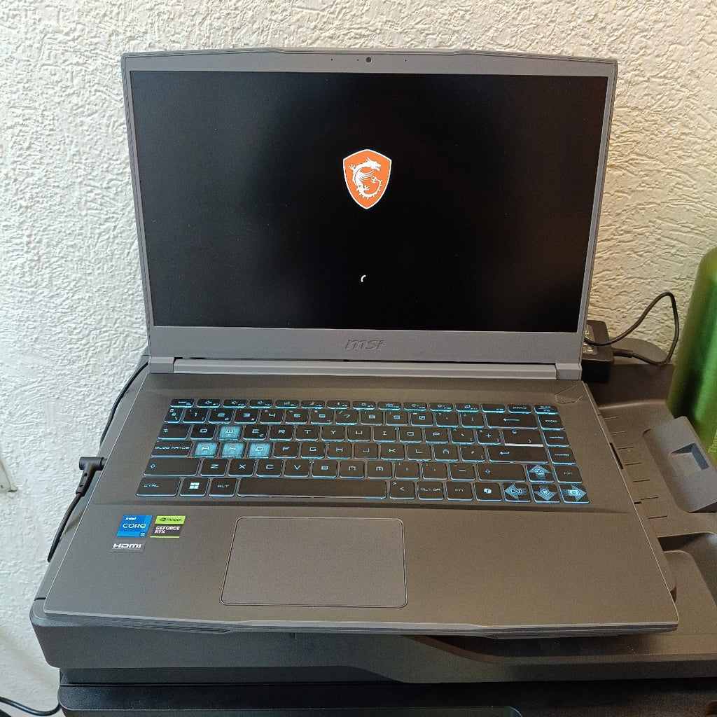 LAPTOP MSI THIN 15 B12UCX-2218MX (2024) 512 GB SSD + 512 GB SSD 16 GB RAM (SEMINUEVO)