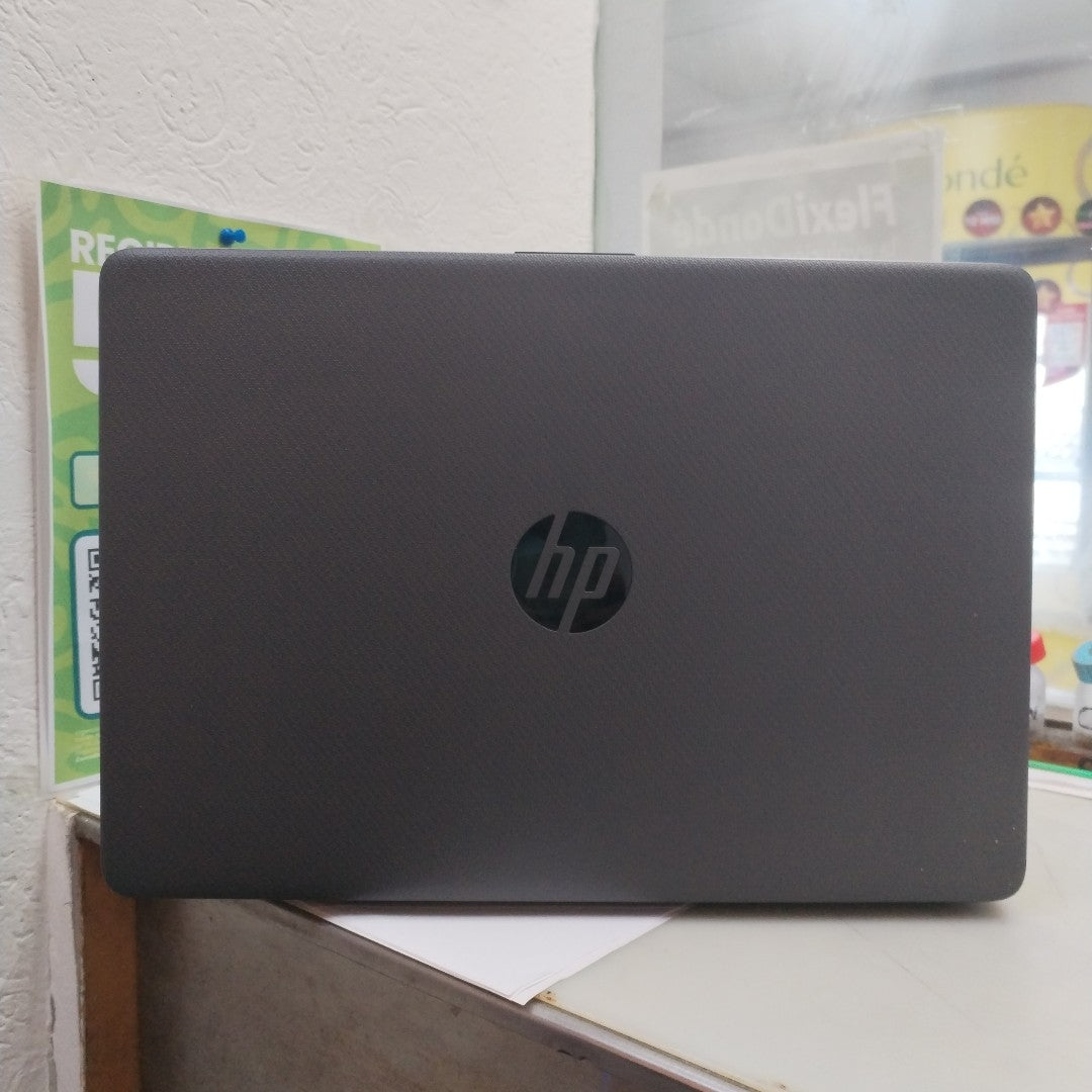 LAPTOP HP 245 G9 (2023) 512 GB SSD 16 GB RAM (SEMINUEVO)