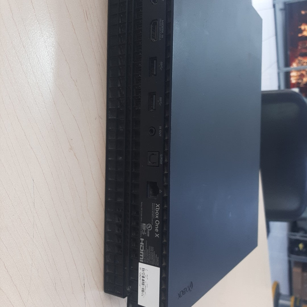 CONSOLA DE VIDEOJUEGO MICROSOFT XBOX ONE X 1 TB (SEMINUEVO)