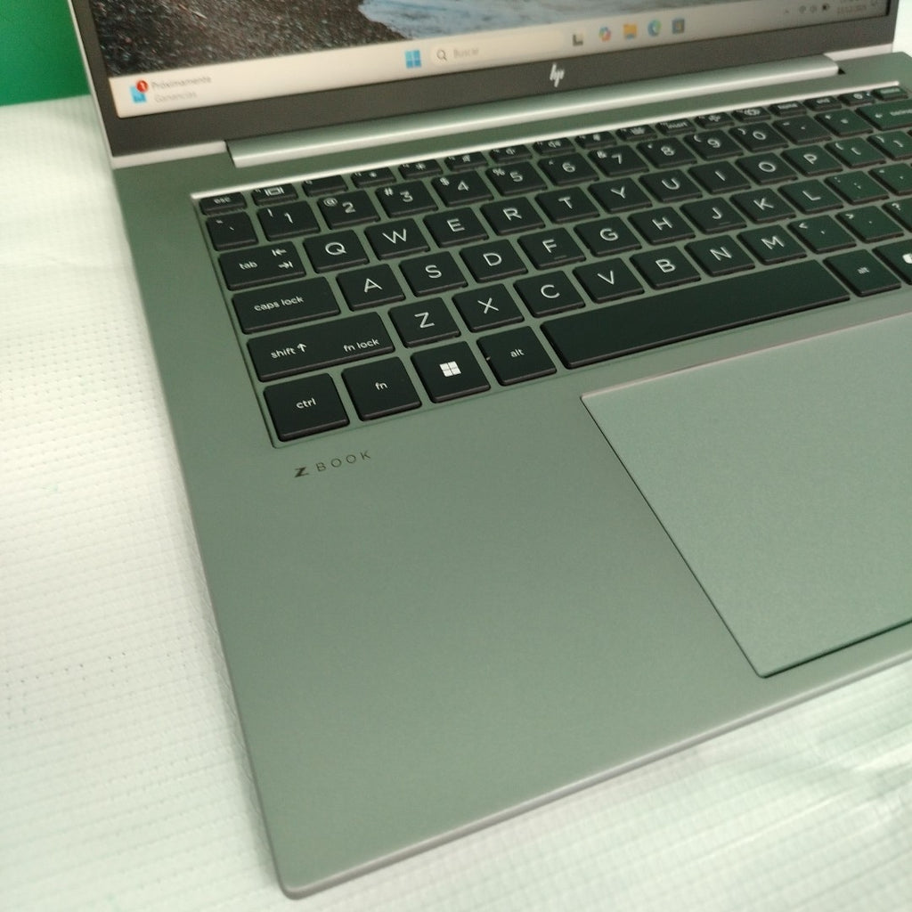 LAPTOP HP ZBOOK FIREFLY 14 G11 (2024) 512 GB SSD 16 GB RAM (SEMINUEVO)
