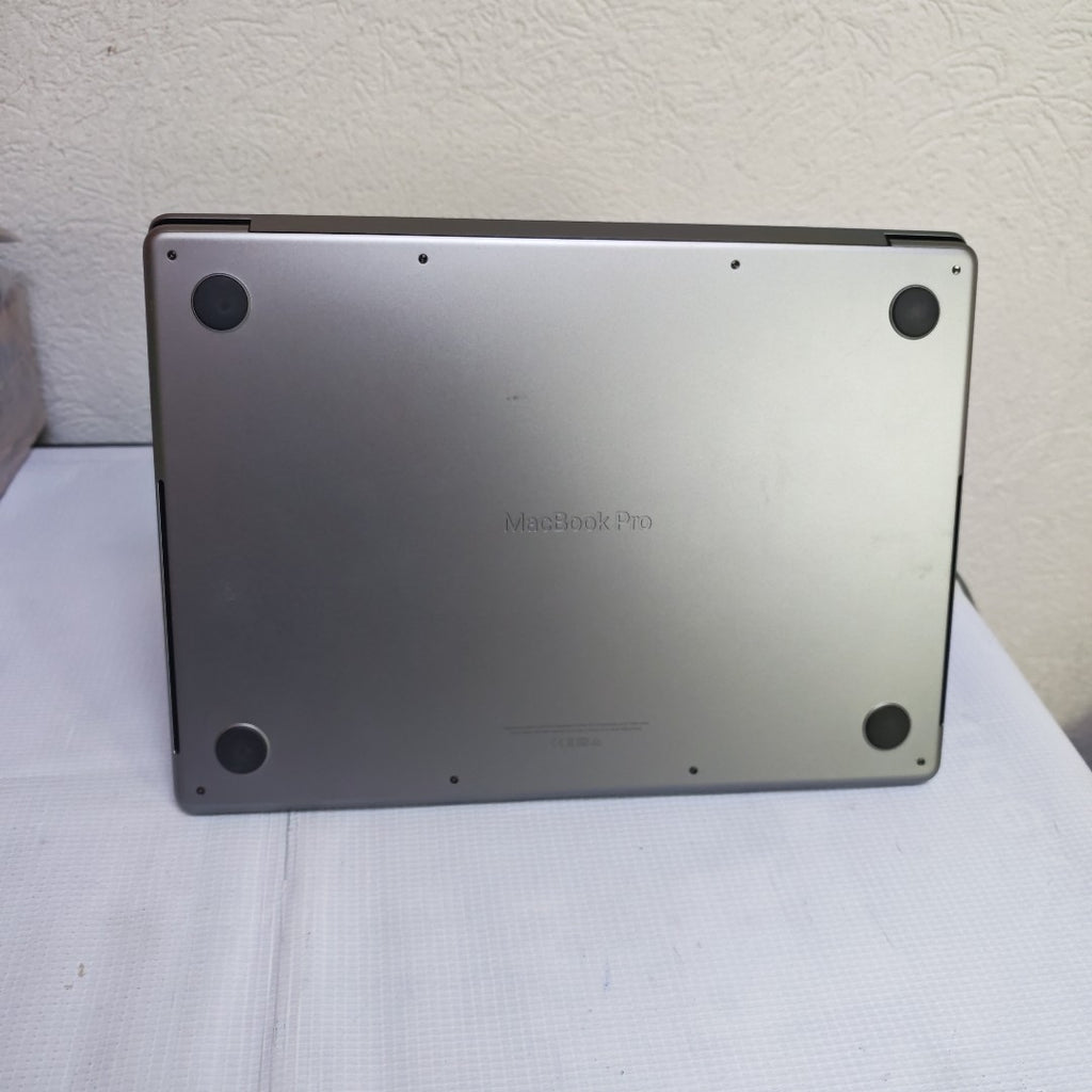 LAPTOP APPLE MACBOOK PRO 14" 2021 3.2 A2442 (8 CPU/14 GPU) 512 GB SSD 16 GB RAM (SEMINUEVO)