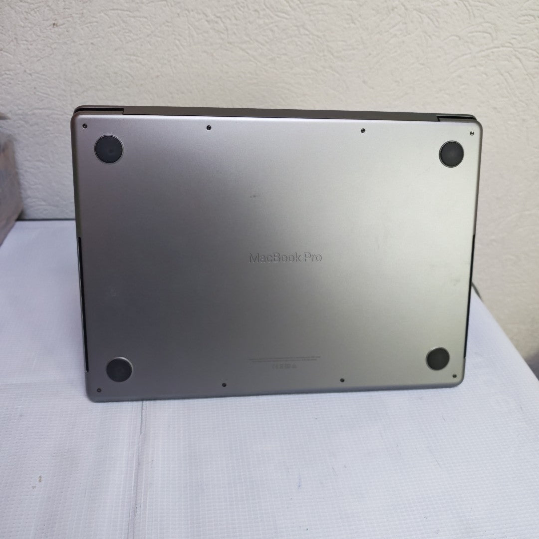 LAPTOP APPLE MACBOOK PRO 14" 2021 3.2 A2442 (8 CPU/14 GPU) 512 GB SSD 16 GB RAM (SEMINUEVO)