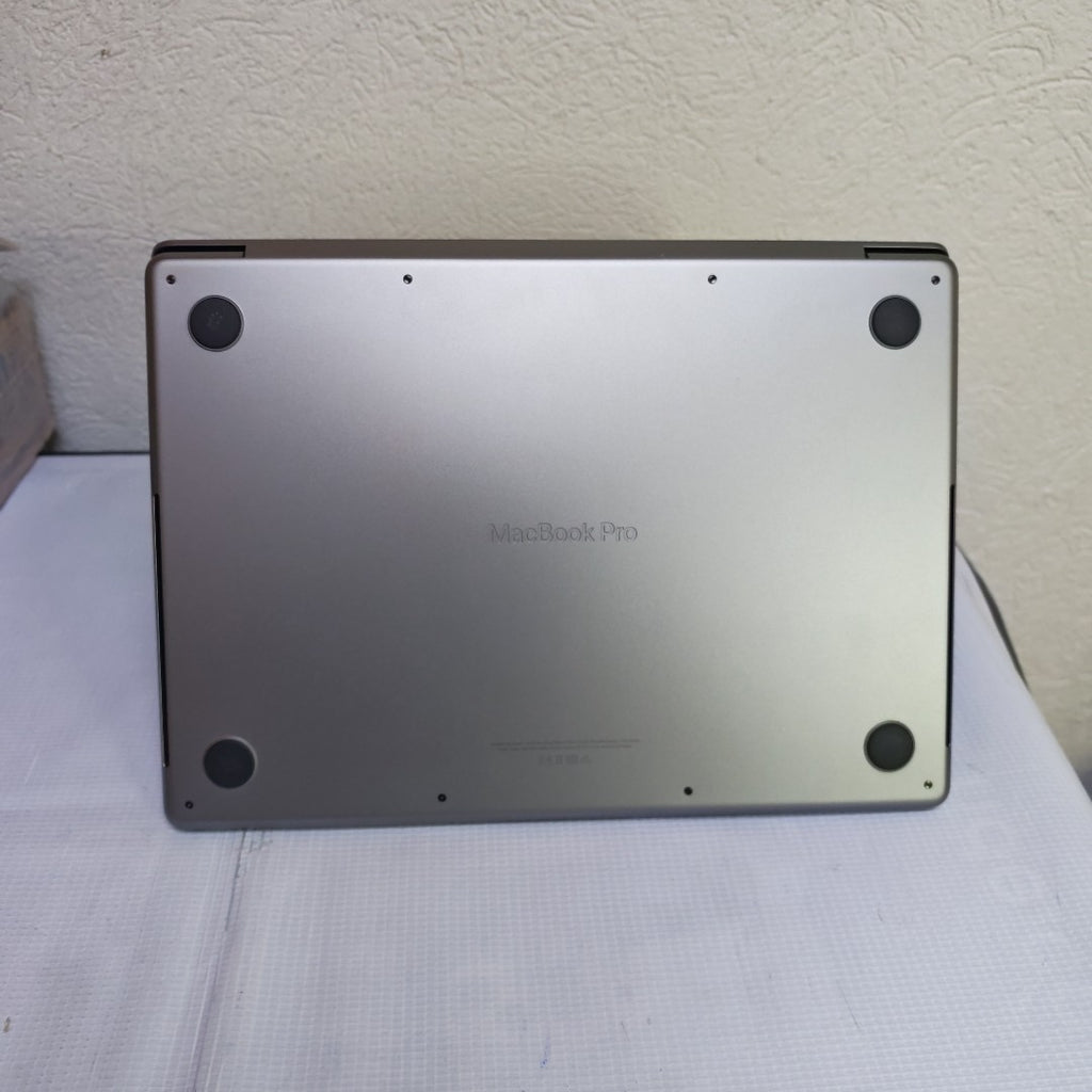 LAPTOP APPLE MACBOOK PRO 14" 2021 3.2 A2442 (8 CPU/14 GPU) 512 GB SSD 16 GB RAM (SEMINUEVO)