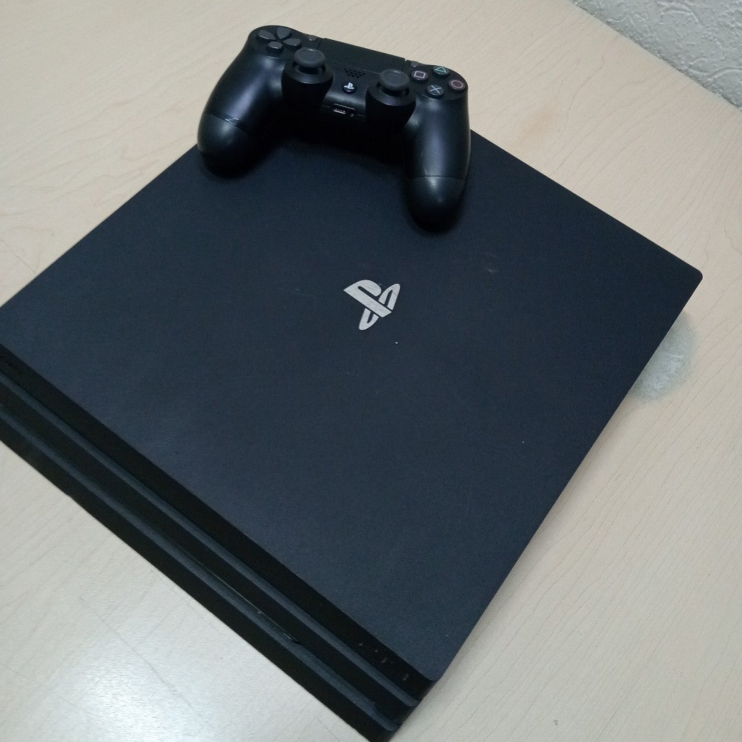 CONSOLA DE VIDEOJUEGO SONY PS4 PRO 1 TB (SEMINUEVO)
