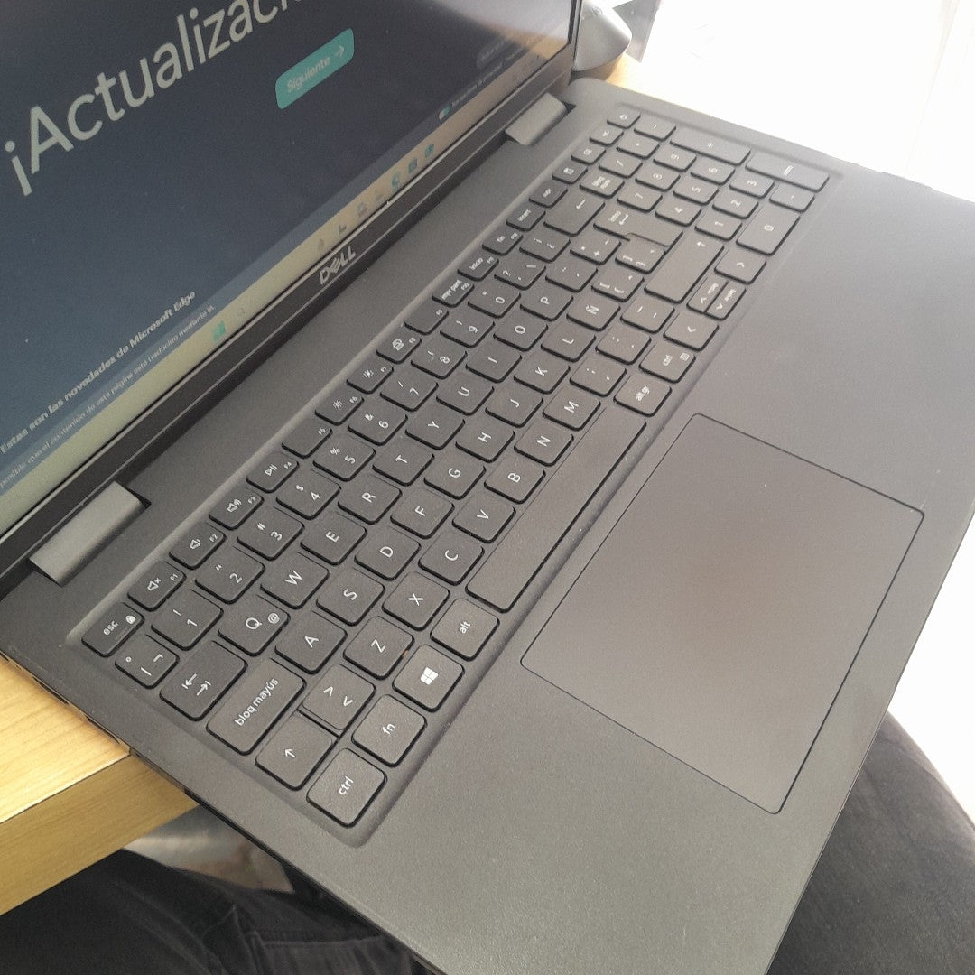 LAPTOP DELL LATITUDE 3520 (2022) 256 GB SSD 8 GB RAM