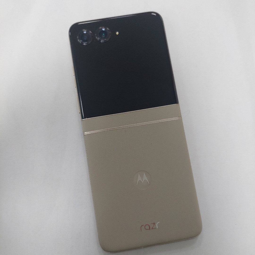 CELULAR MOTOROLA RAZR 50 5G XT2453-1 512 GB 12 GB RAM (SEMINUEVO)