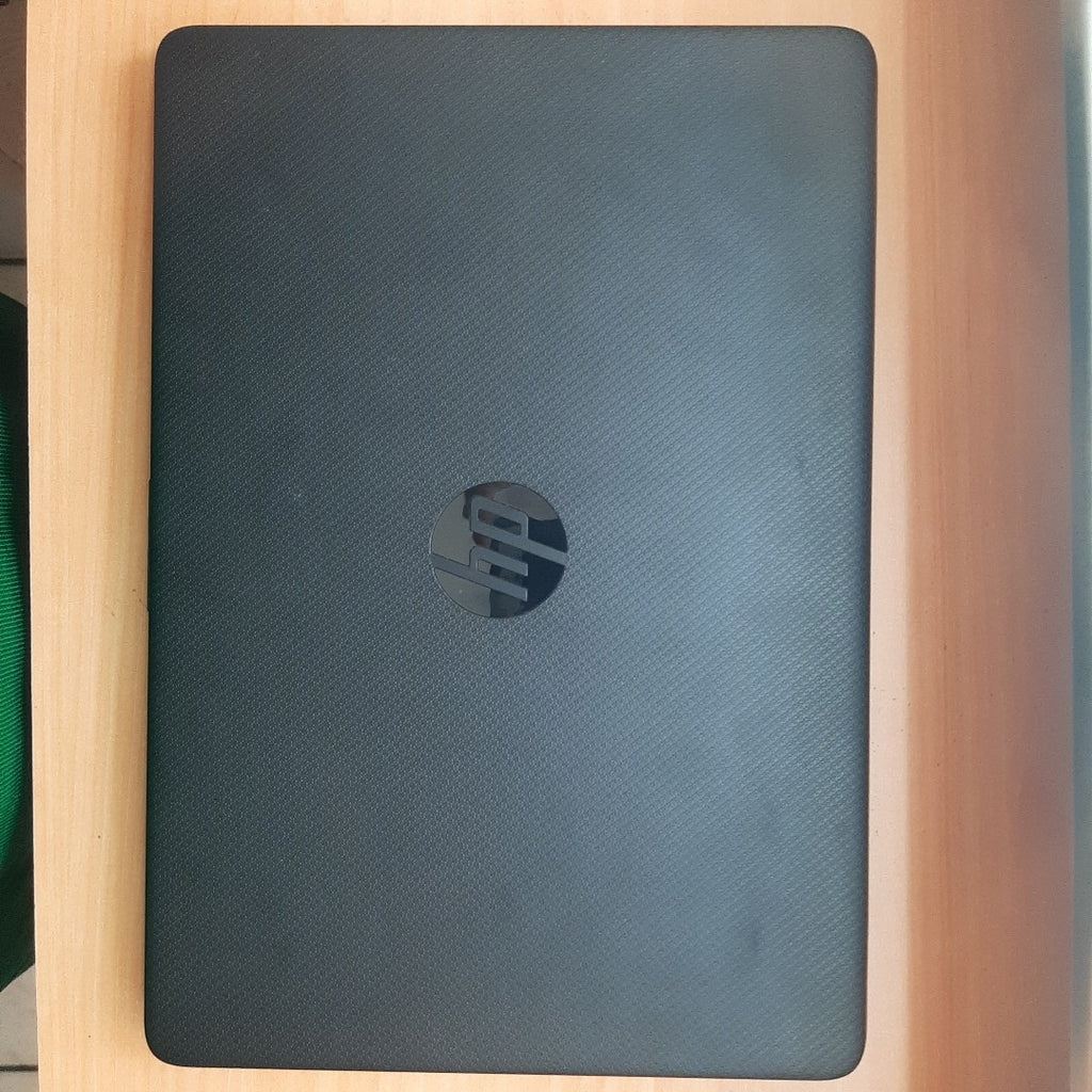 LAPTOP HP 14-DQ0501LA (2022) 256 GB SSD 4 GB RAM (SEMINUEVO)