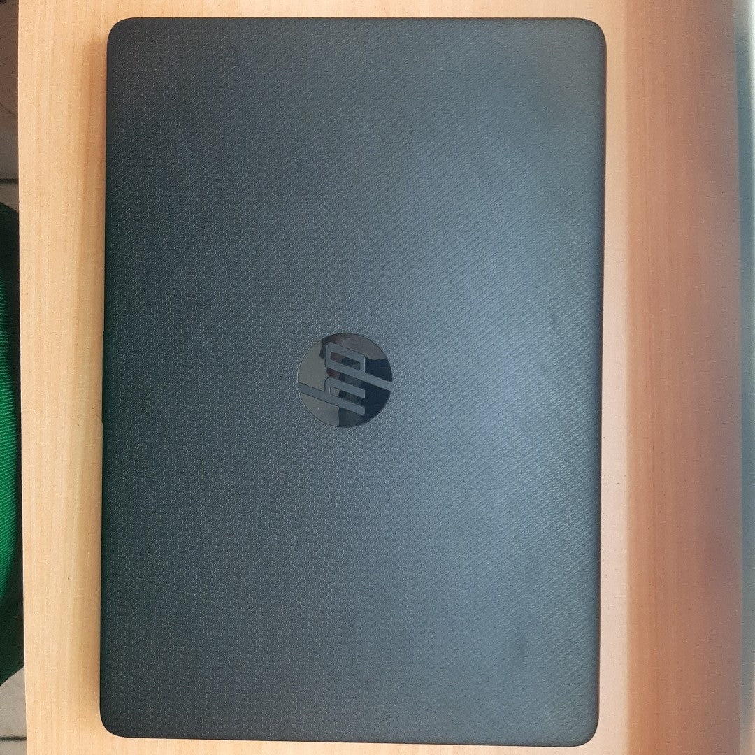 LAPTOP HP 14-DQ0501LA (2022) 256 GB SSD 4 GB RAM (SEMINUEVO)