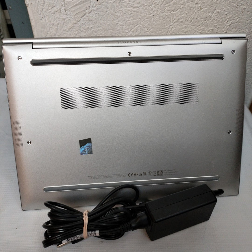 LAPTOP HP ELITEBOOK 840 G10 (2024) 256 GB SSD 32 GB RAM (SEMINUEVO)