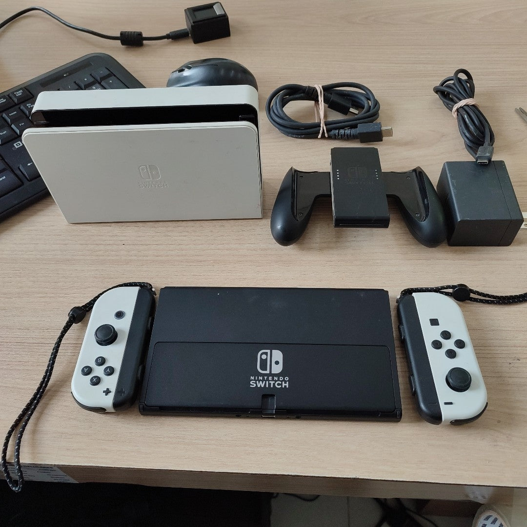 CONSOLA DE VIDEOJUEGO NINTENDO SWITCH OLED 64 GB (SEMINUEVO)