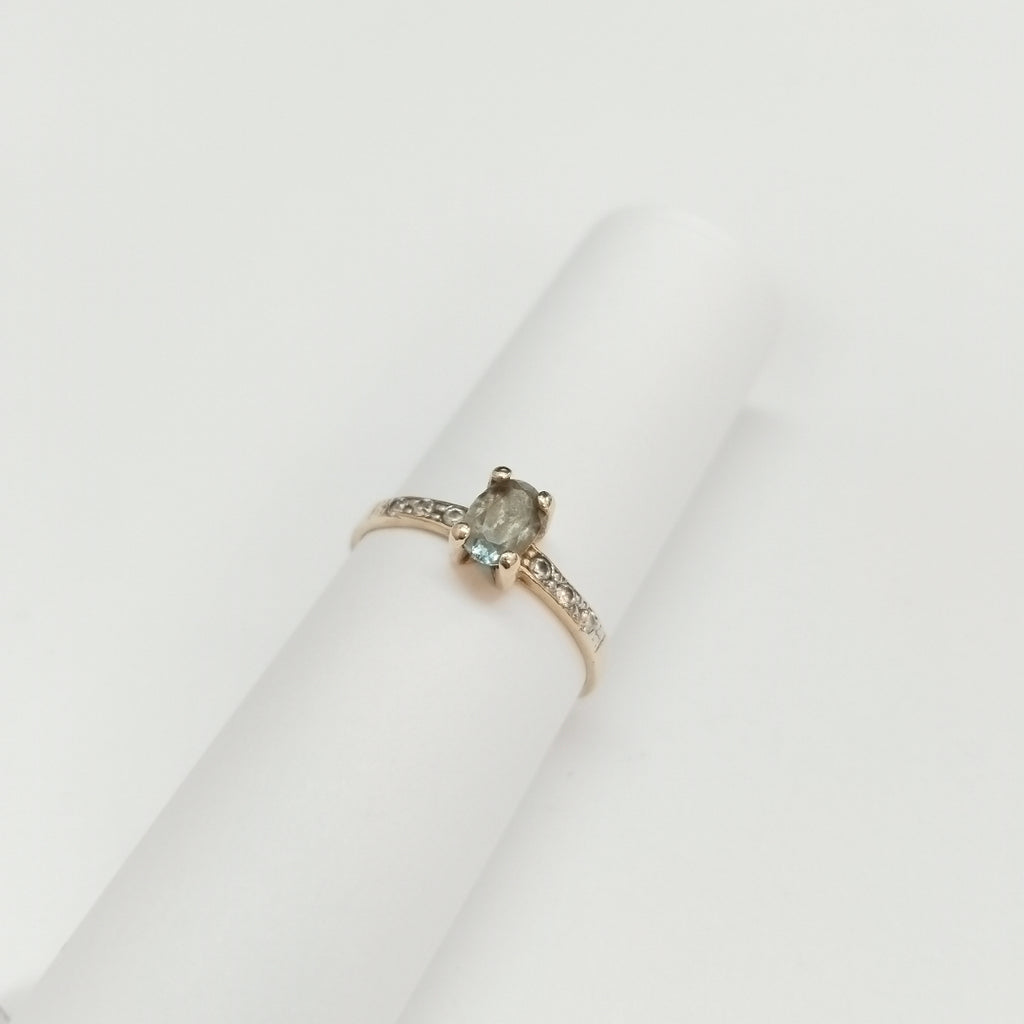 K1 1,30 GRMS 10 K ESPECIFICACIONES COMPLEMENTARIAS ANILLITO CON CIRCONIA Y PIEDRA (SEMINUEVO)