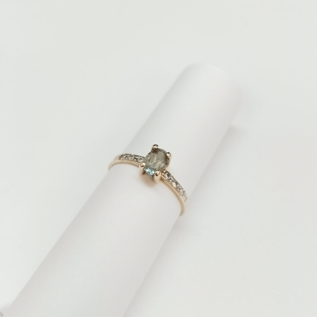 K1 1,30 GRMS 10 K ESPECIFICACIONES COMPLEMENTARIAS ANILLITO CON CIRCONIA Y PIEDRA (SEMINUEVO)