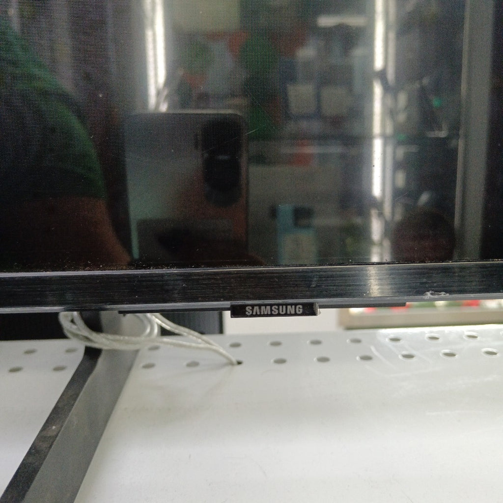 PANTALLA SAMSUNG UN70DU7000F (2024) 70" OLED 4K (SEMINUEVO)