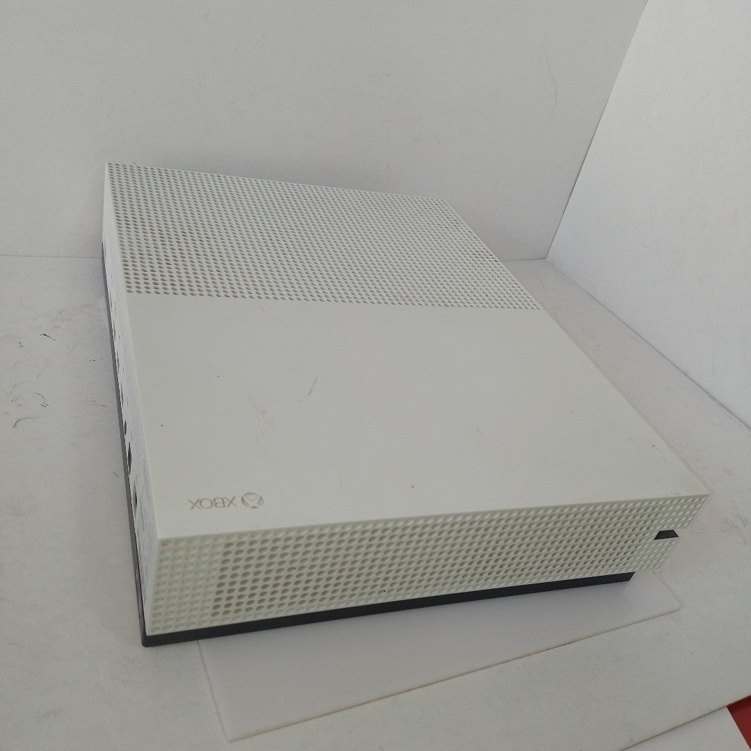 CONSOLA DE VIDEOJUEGO MICROSOFT XBOX ONE S 1 TB (SEMINUEVO)