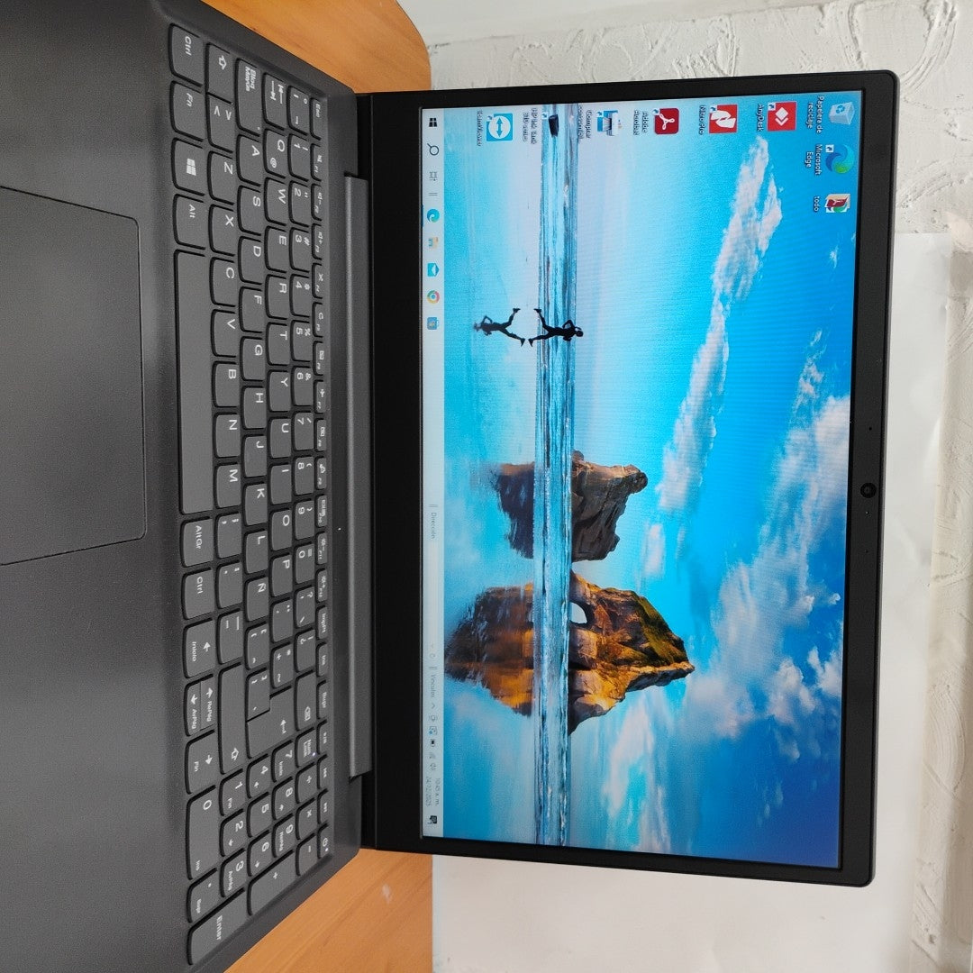 LAPTOP LENOVO V15-IGL (2022) 500 GB  4 GB RAM (SEMINUEVO)