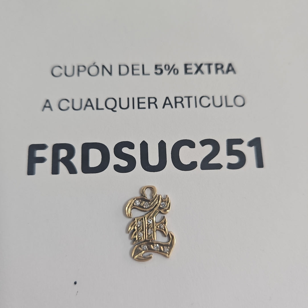 K1 1,40 GRMS 14 K ESPECIFICACIONES COMPLEMENTARIAS DIJE LETRA E CON SIRCONIA SIN (SEMINUEVO)