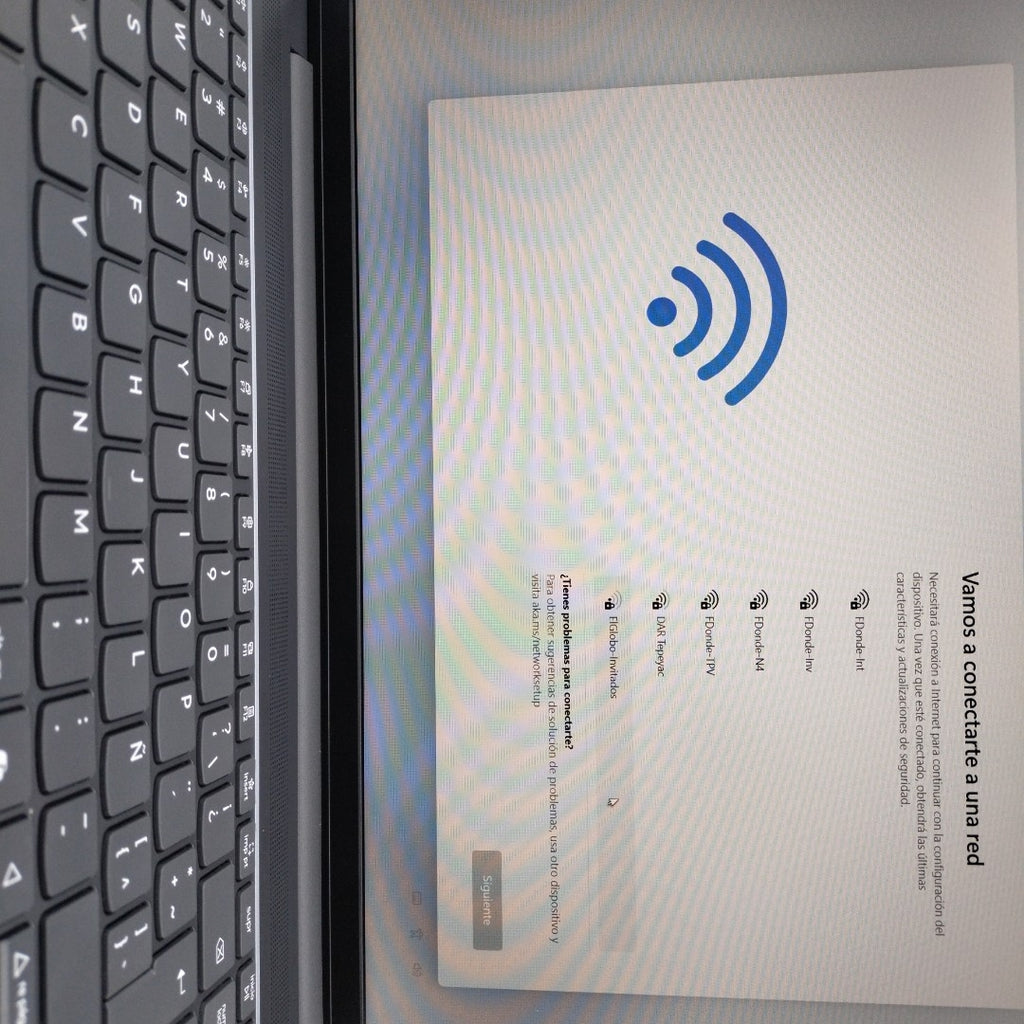 LAPTOP LENOVO IDEAPAD SLIM 3 15IRH10 (2025) 1 TB SSD 24 GB RAM (SEMINUEVO)