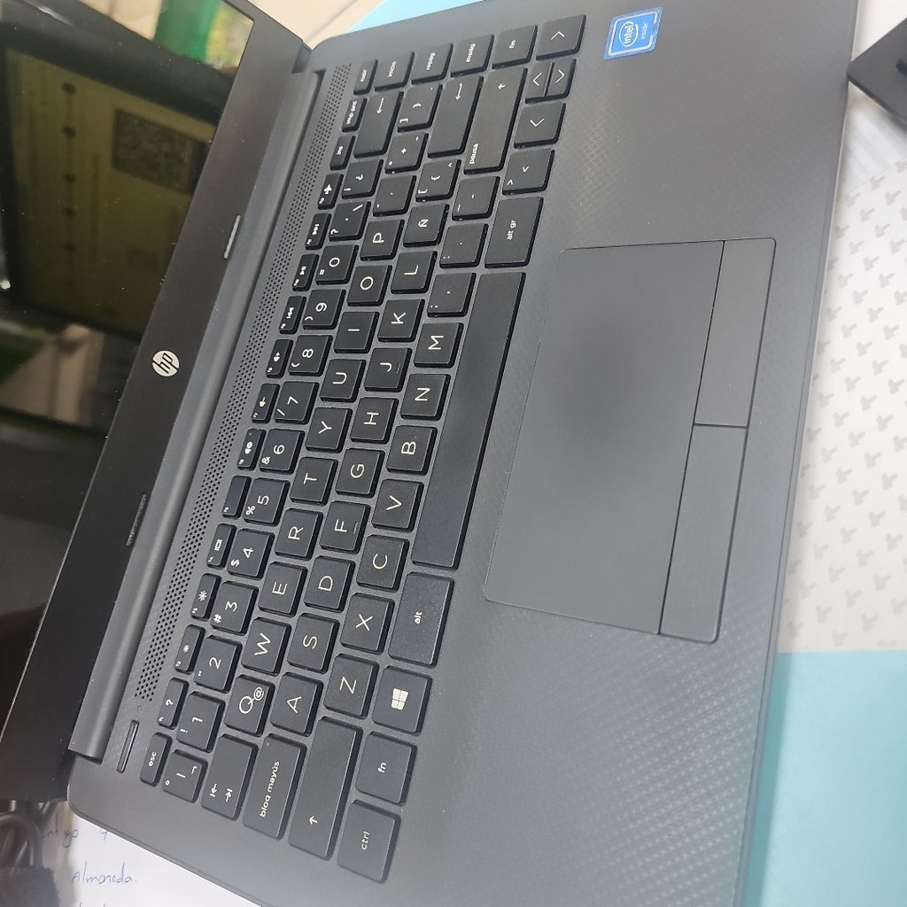 LAPTOP HP 14-CF2542LA (2022) 256 GB SSD 8 GB RAM (SEMINUEVO)