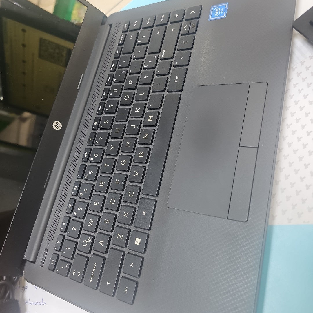 LAPTOP HP 14-CF2542LA (2022) 256 GB SSD 8 GB RAM (SEMINUEVO)