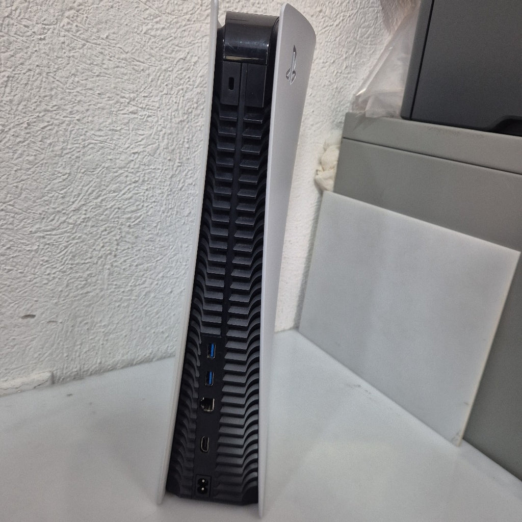 CONSOLA DE VIDEOJUEGO SONY PS5 825 SSD (SEMINUEVO)