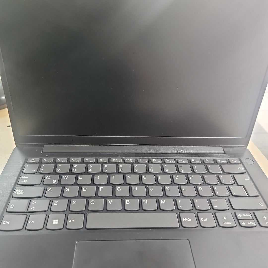 LAPTOP LENOVO V14 G2 IJL (2024) 256 GB SSD 4 GB RAM (SEMINUEVO)