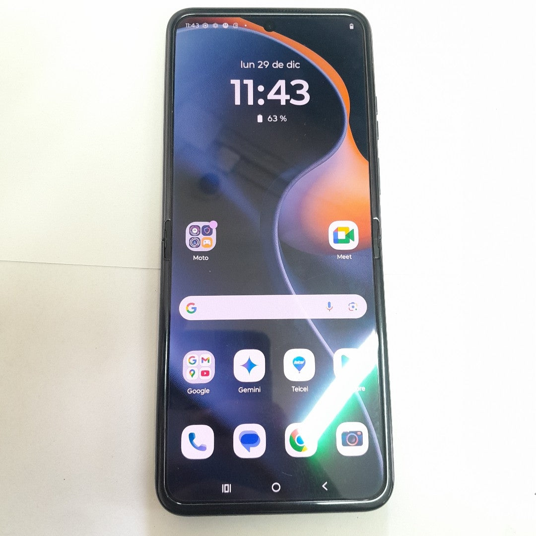 CELULAR MOTOROLA RAZR 60 XT2553-1 (2025) 512 GB 12 GB RAM (SEMINUEVO)