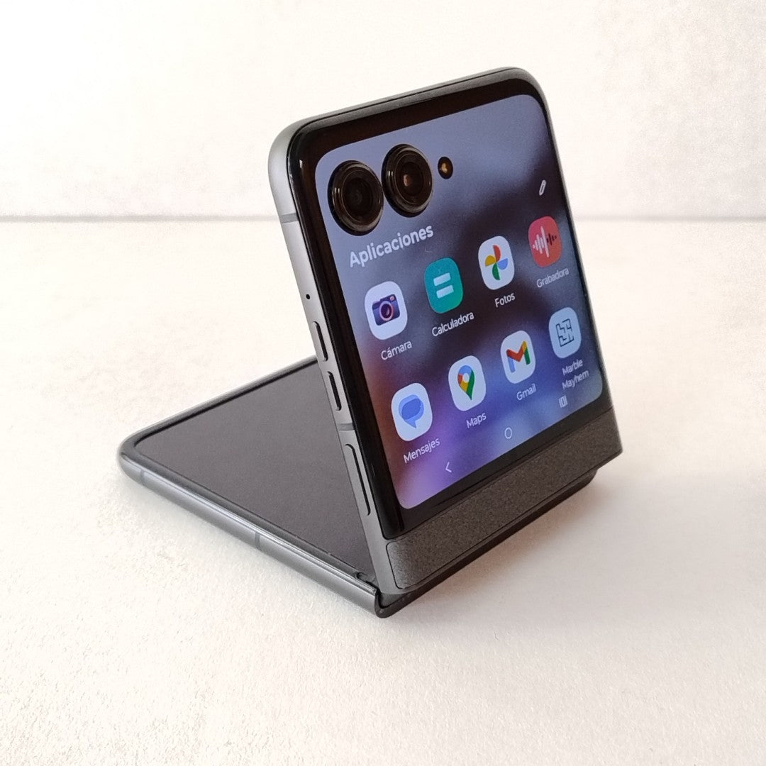 CELULAR MOTOROLA RAZR 50 5G XT2453-1 256 GB 8 GB RAM (SEMINUEVO)