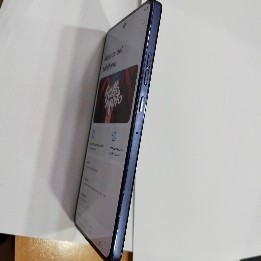 CELULAR MOTOROLA MOTO G86 XT2527-1 (2025) 256 GB 8 GB RAM (SEMINUEVO)