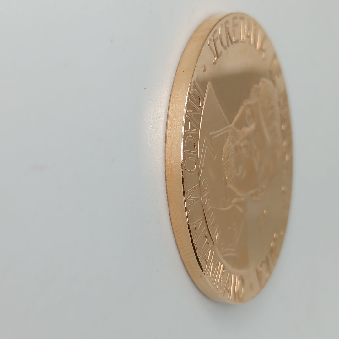 MEDALLA CONMEMORATIVA ORO 21 K 42 GRMS (SEMINUEVO)
