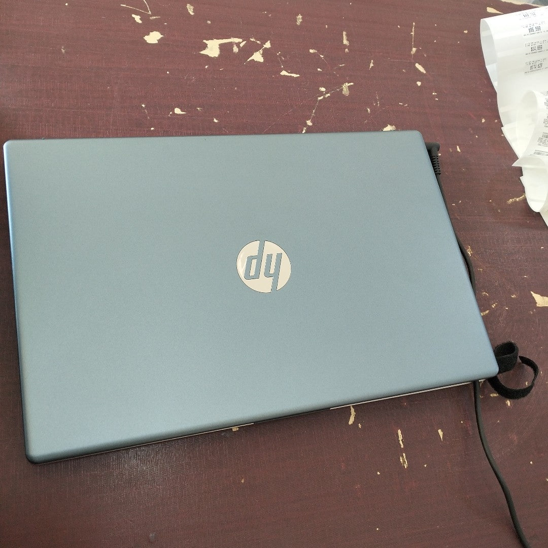 LAPTOP HP 15-FD0231LA (2025) 512 GB SSD 8 GB RAM (SEMINUEVO)