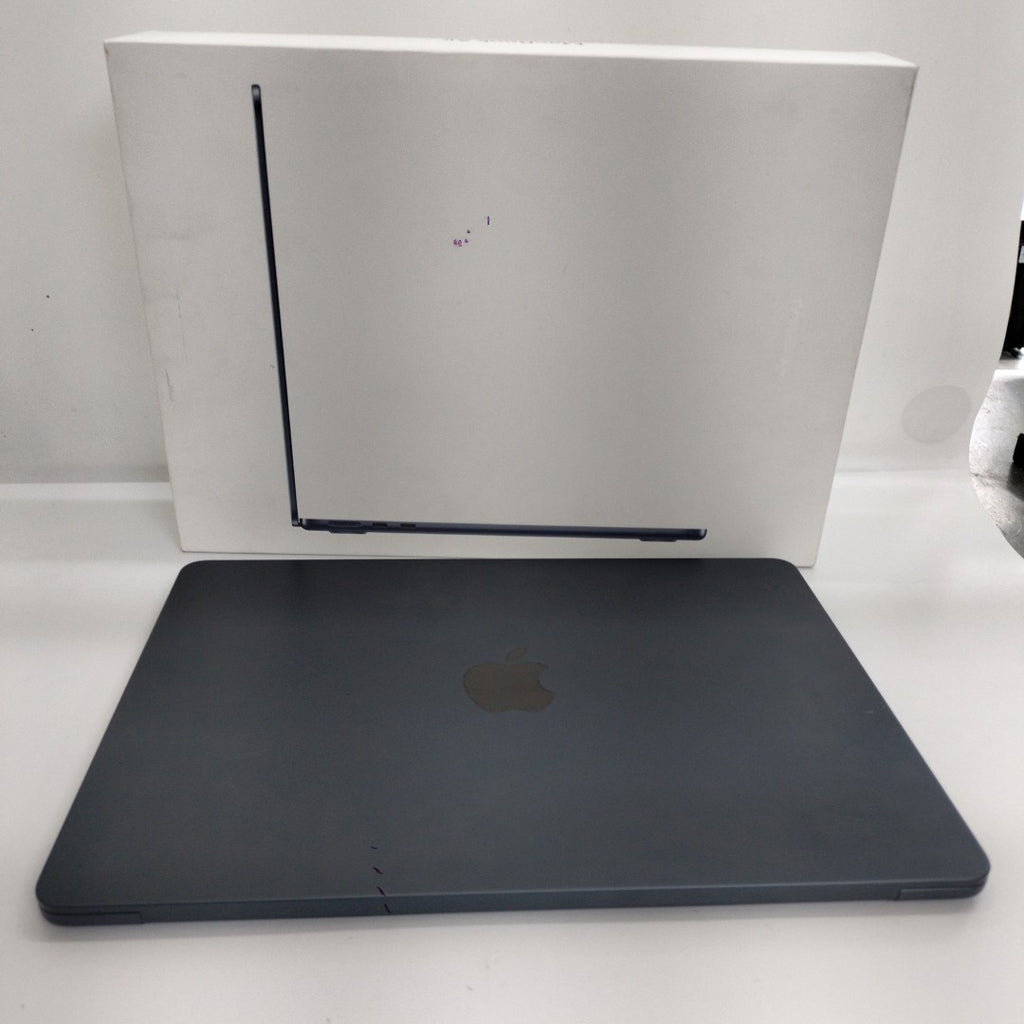 LAPTOP APPLE MACBOOK AIR 13" 2024 4.05 A3113 (8 CPU/ 10 GPU) 512 GB SSD 16 GB RAM (SEMINUEVO)