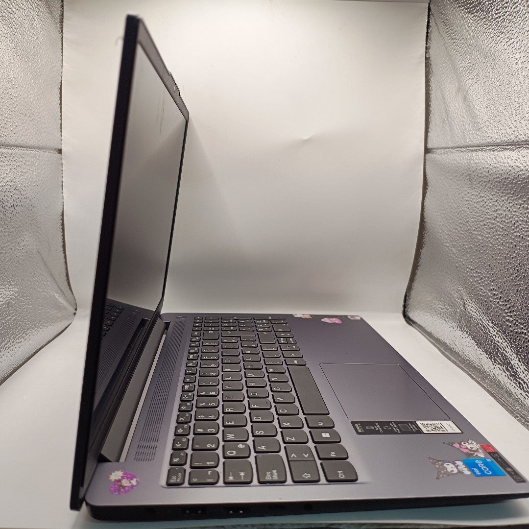 LAPTOP LENOVO IDEAPAD SLIM 3 15IAH8 (2024) 512 GB SSD 8 GB RAM (SEMINUEVO)