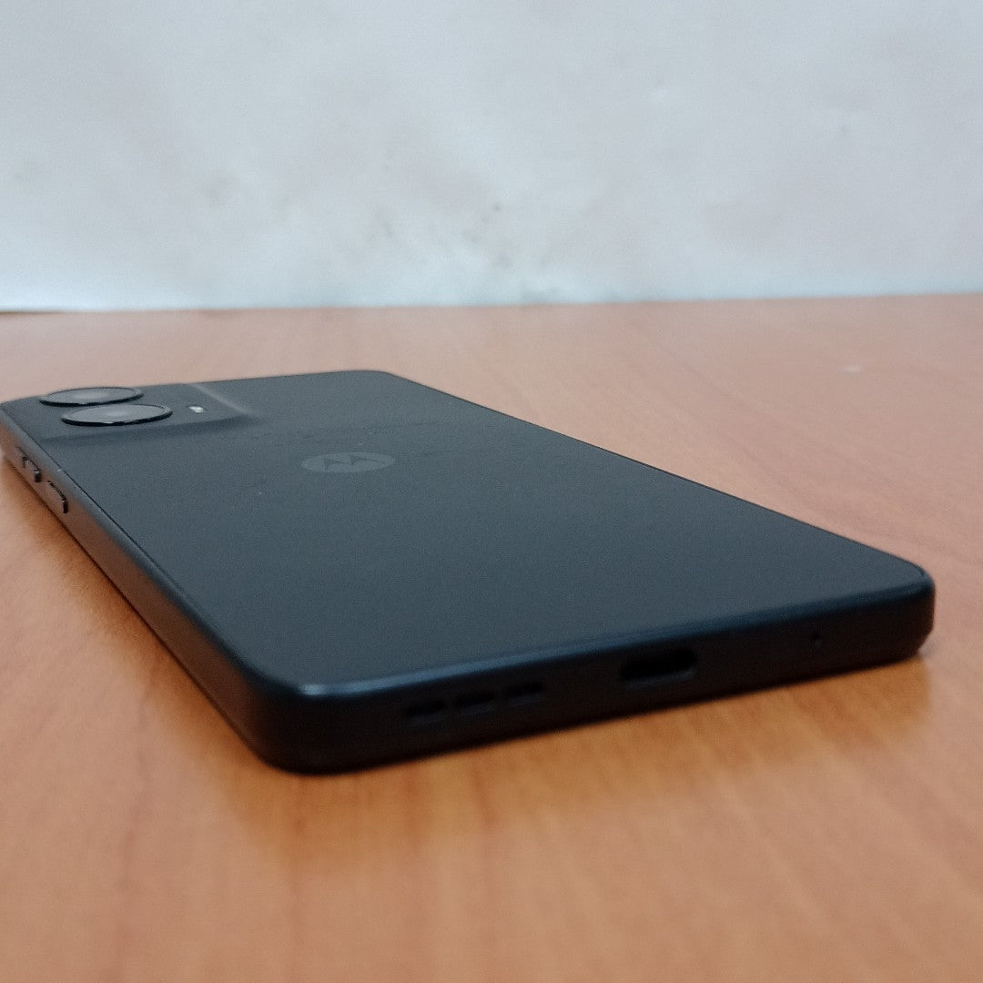 CELULAR MOTOROLA MOTO G24 XT2423-1 (2024) 256 GB 4 GB RAM (SEMINUEVO)