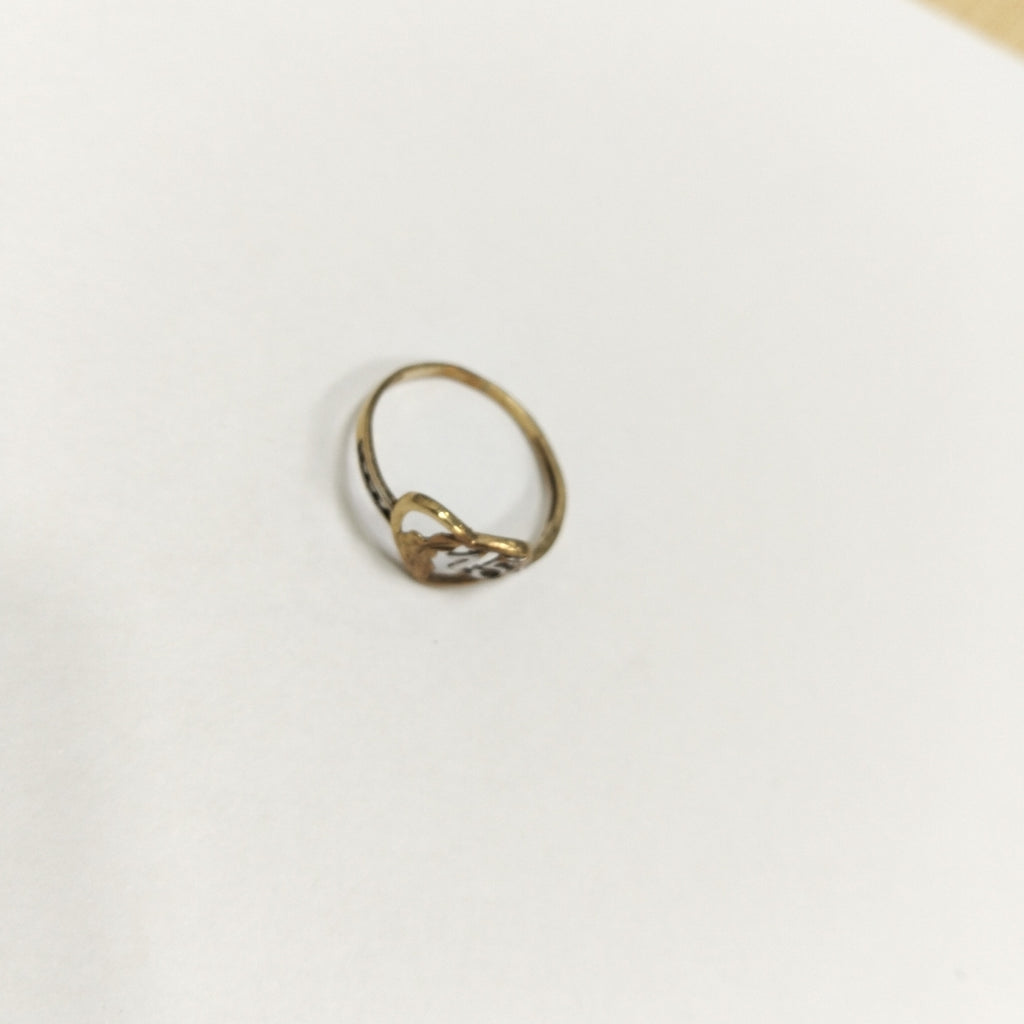 K1 0,70 GRMS 10 K ESPECIFICACIONES COMPLEMENTARIAS ANILLITO DE 15 AÑOS CON CORAZO (SEMINUEVO)