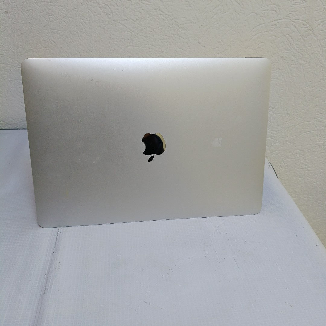 LAPTOP APPLE MACBOOK PRO 13" 2022 3.49 A2338 256 GB SSD 8 GB RAM (SEMINUEVO)