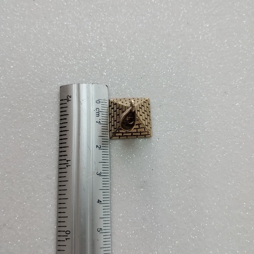 K1 4,90 GRMS 10 K ESPECIFICACIONES COMPLEMENTARIAS DIJE MTVO PIRAMIDE APTO PARA (SEMINUEVO)