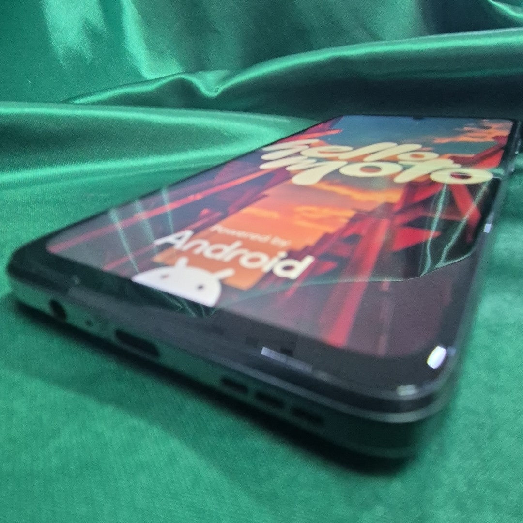 CELULAR MOTOROLA MOTO G55 5G XT2435-1(2024) 256 GB 8 GB RAM (SEMINUEVO)