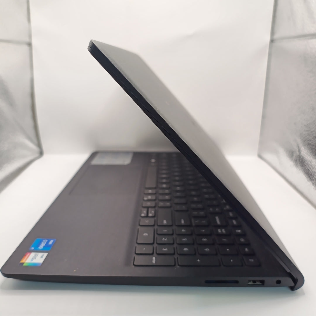 LAPTOP DELL INSPIRON 15 3520 (2024) 512 GB SSD 16 GB RAM (SEMINUEVO)
