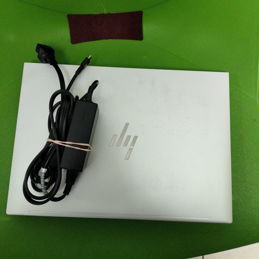 LAPTOP HP ELITEBOOK 840 G9 (2024) 256 GB SSD 16 GB RAM (SEMINUEVO)