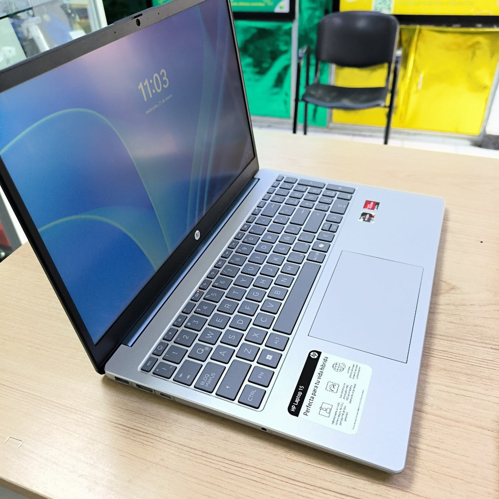LAPTOP HP 15-FC0230LA (2025) 512 GB SSD 8 GB RAM (SEMINUEVO)