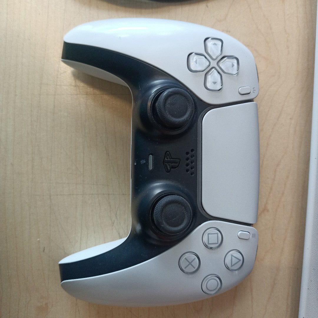 CONSOLA DE VIDEOJUEGO SONY PS5 825 SSD (SEMINUEVO)