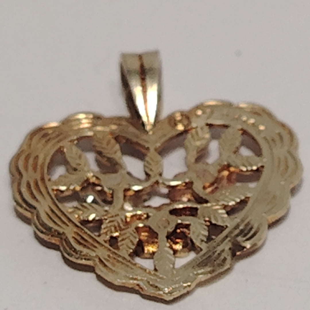 K1 2,50 GRMS 14 K ESPECIFICACIONES COMPLEMENTARIAS DIJE CORAZON CON ROSAS (SEMINUEVO)